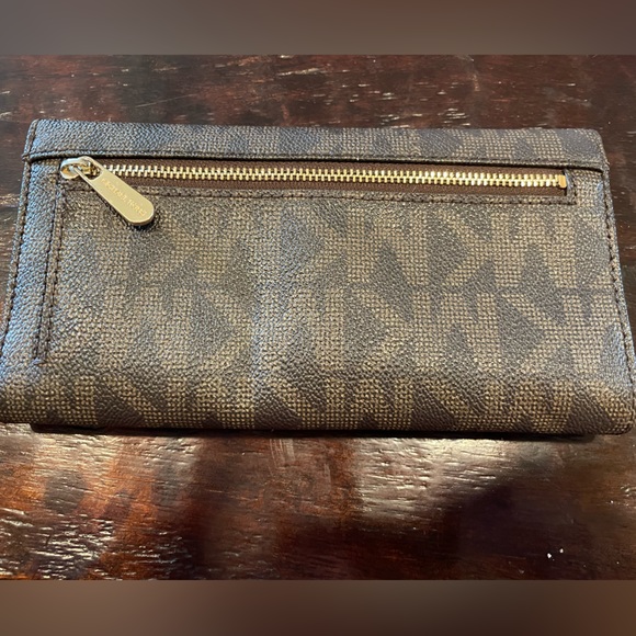 Michale Kors Jet Set Logo Tri Fold checkbook wallet - Picture 3 of 10